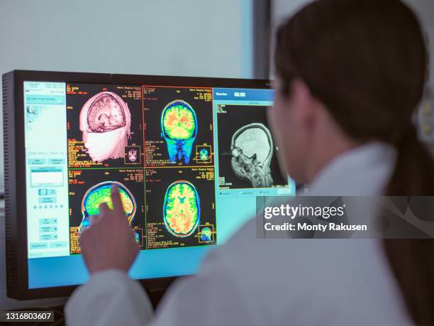 uk, north yorkshire, female doctor looking at mri scanner monitor - mri scanner stock-fotos und bilder