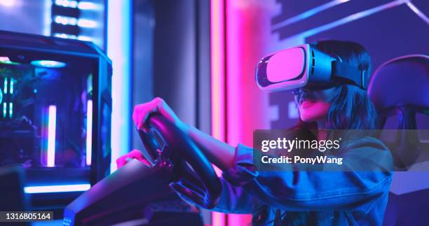 woman play 3d vr game - game stock pictures, royalty-free photos & images