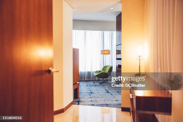 luxuriöse hotel suite - curtain hotel stock-fotos und bilder