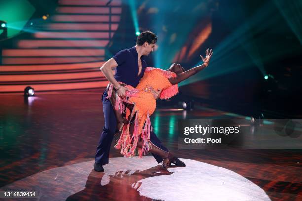 Auma Obama and Andrzej Cibis perform on stage during the 9th show of the 14th season of the television competition "Let's Dance" on May 07, 2021 in...