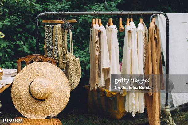 clothes hanger with dresses in the woods. - green dress 個照片及圖片檔