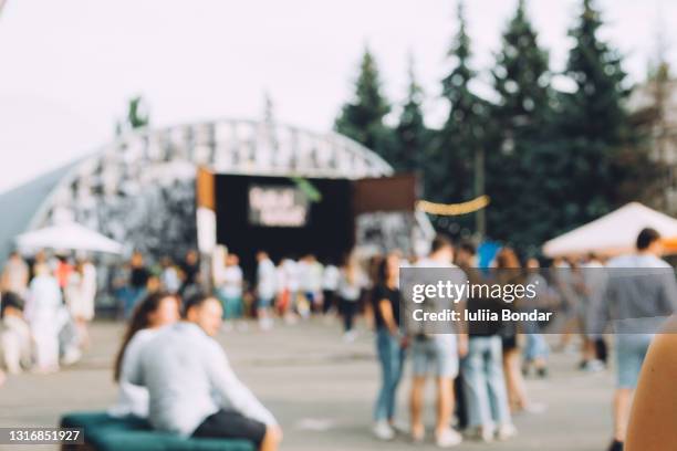 festival event party with people blurred background - magasin musique photos et images de collection