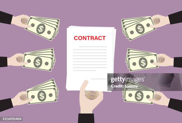 geschäftsleute, die eine us-dollar-banknote verwenden, kaufen einen vertrag - gebot stock-grafiken, -clipart, -cartoons und -symbole