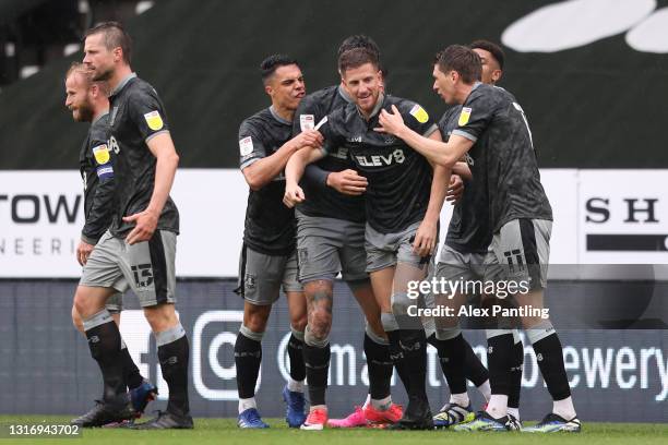 Sam Hutchinson of Sheffield Wednesday celebrates with team mates after scoring their side's first goal during the Sky Bet Championship match between...