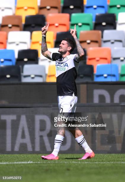 Rodrigo De Paul of Udinese Calcio celebrates after scoring their team's first goal during the Serie A match between Udinese Calcio and Bologna FC at...