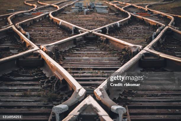 crossing railway tracks. the concept of the beginning of the way, planning, uncertainty of choices and decisions - diminishing perspective stock-fotos und bilder