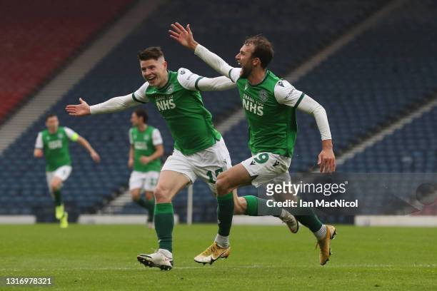 Christian Doidge of Hibernian celebrates after scoring their side's second goal during the William Hill Scottish Cup match between Dundee United and...