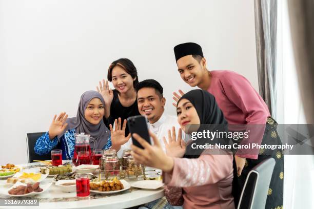 Hari Raya Family Photo Photos and Premium High Res Pictures - Getty Images