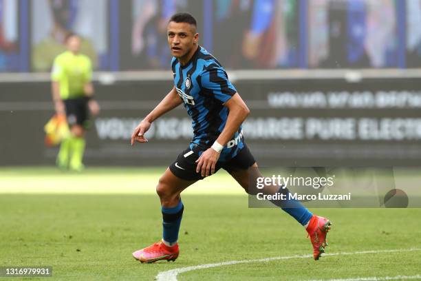 Alexis Sanchez of FC Internazionale celebrates after scoring their side's second goal during the Serie A match between FC Internazionale and UC...