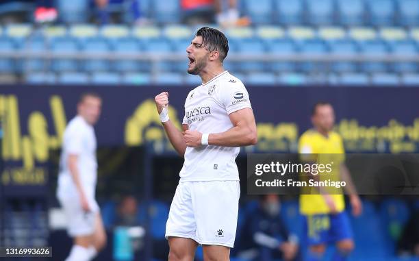 Rafael Mir Vicente of SD Huesca celebrates scoring a goal during the La Liga Santander match between Cadiz CF and SD Huesca at Estadio Ramon de...