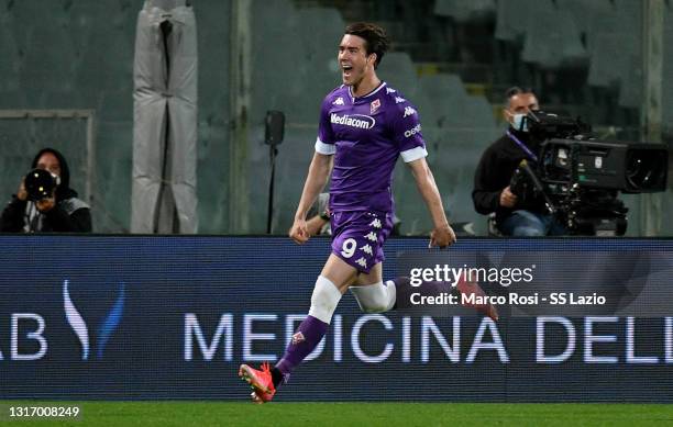 Dusan Vlahovic of ACF Fiorentina celebrates a second goal during the Serie A match between ACF Fiorentina and SS Lazio at Stadio Artemio Franchi on...