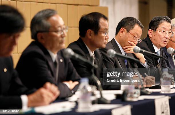 Osamu Masuko, president of Mitsubishi Motors Corp., from left, Takashi Yamanouchi, chief executive officer of Mazda Motor Corp., Takanobu Ito, chief...