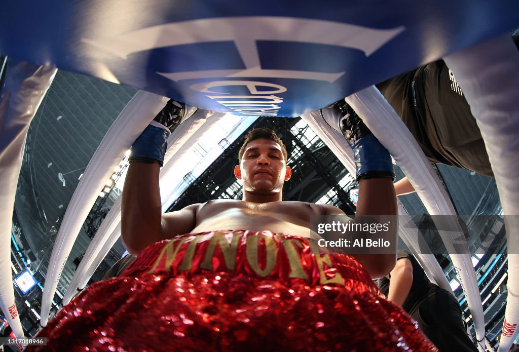 Canelo Alvarez v Billy Joe Saunders