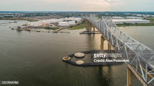 outerbridge crossing bridge across arthur kill is connecting staten island, new york, and new jersey. - staten island stock pictures, royalty-free photos & images