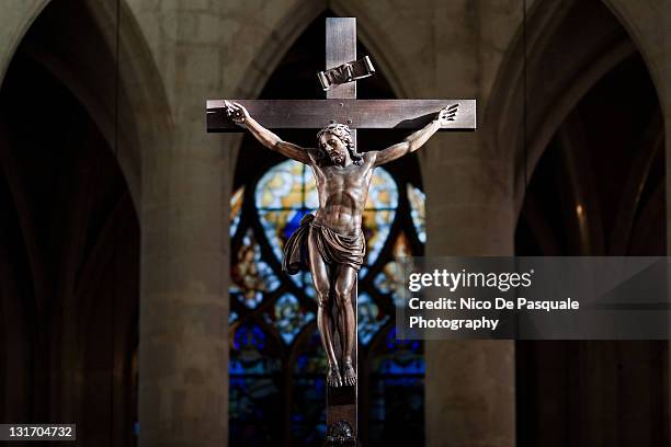 statue of jesus christ on cross - キリスト教聖堂 ストックフォトと画像