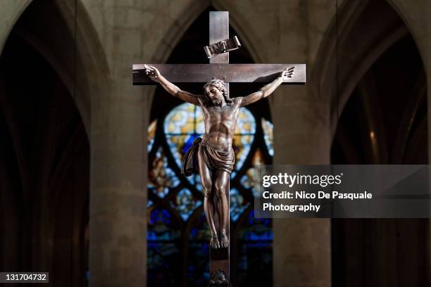 statue of jesus christ on cross - jesus christ photo stock pictures, royalty-free photos & images