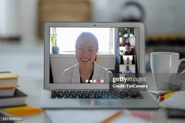 group of medical students learning virtually - teaching virtually stock pictures, royalty-free photos & images