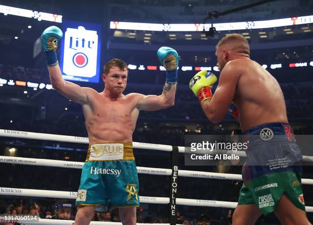 Canelo Alvarez gets the crowd going against Billy Joe Saunders during their fight for Alvarez's WBC and WBA super middleweight titles and Saunders'...