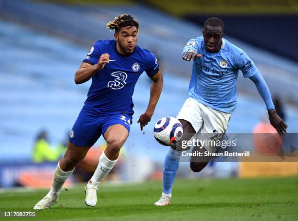 Reece James of Chelsea breaks past Benjamin Mendy of Manchester City during the Premier League match between Manchester City and Chelsea at Etihad...