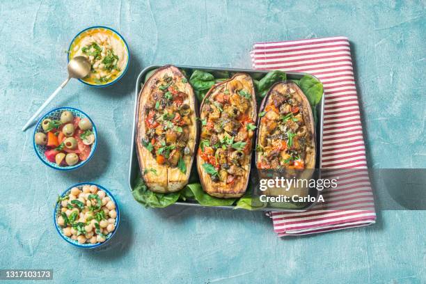 eggplants stuffed with vegetables - stuffing imagens e fotografias de stock