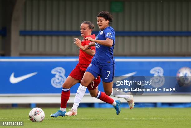 Jess Carter of Chelsea battles for possession with Natasha Harding of Reading during the Barclays FA Women's Super League match between Chelsea Women...