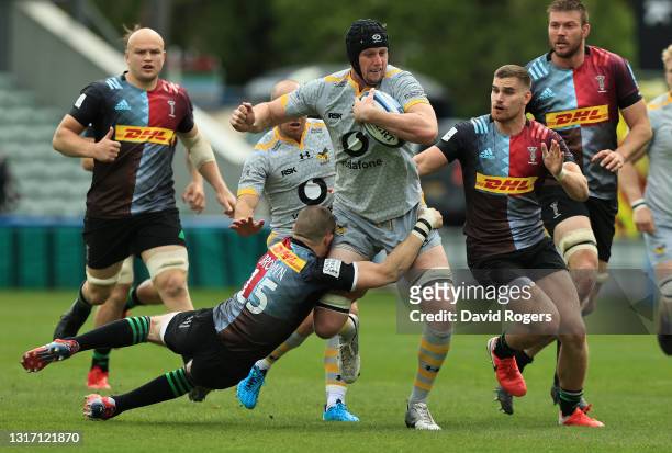 James Gaskell of Wasps is tackled by Mike Brown during the Gallagher Premiership Rugby match between Harlequins and Wasps at Twickenham Stoop on May...