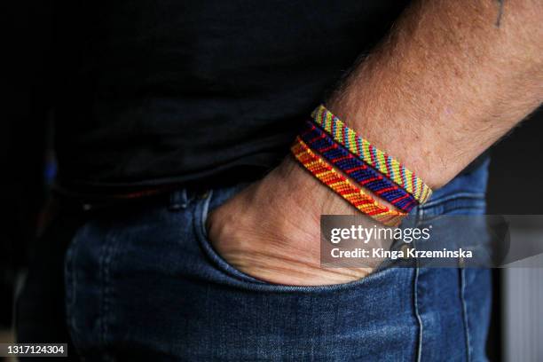 friendship bracelets - armband stock-fotos und bilder