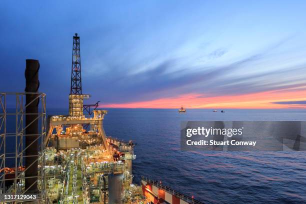 Work Over Rig Sunset 1,929 Oil Rig Sunset Stock Photos, High-Res Pictures, and Images ...