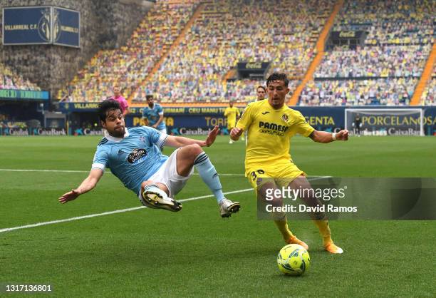 Yeremi Pino of Villarreal CF is challenged by Nestor Araujo of Celta Vigo during the La Liga Santander match between Villarreal CF and RC Celta at...