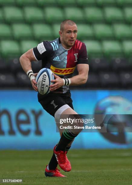 Mike Brown of Harlequins runs with the ball during the Gallagher Premiership Rugby match between Harlequins and Wasps at Twickenham Stoop on May 09,...