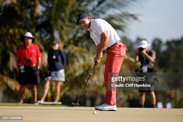 Pierceson Coody of Team USA putts on the 15th green during Sunday singles matches on Day Two of The Walker Cup at Seminole Golf Club on May 09, 2021...