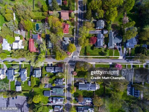 springtime aerial of wealthy lakeshore village - country town stock-fotos und bilder