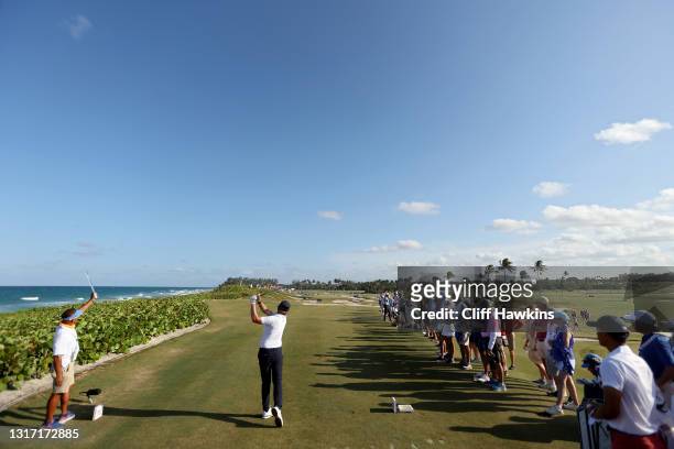 Joe Long of Team Great Britain and Ireland plays his shot from the 17th tee during Sunday singles matches on Day Two of The Walker Cup at Seminole...
