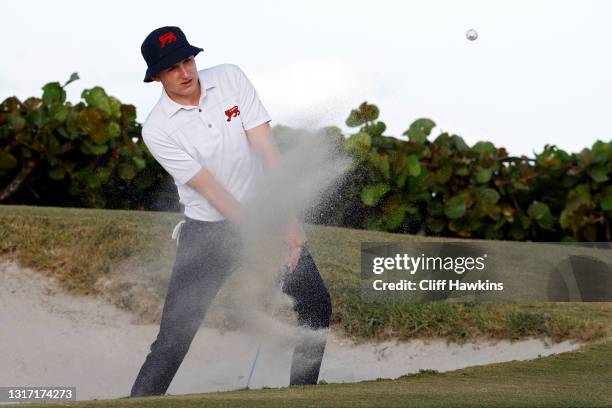 Barclay Brown of Team Great Britain and Ireland plays his shot from the bunker on the 18th hole during Sunday singles matches on Day Two of The...