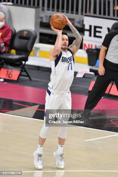 Redick of the Dallas Mavericks shoots a jump shot during the third quarter against the Cleveland Cavaliers at Rocket Mortgage Fieldhouse on May 09,...