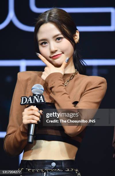 Dana Rapper Dana (South Korean Singer) Photos and Premium High Res Pictures - Getty ...