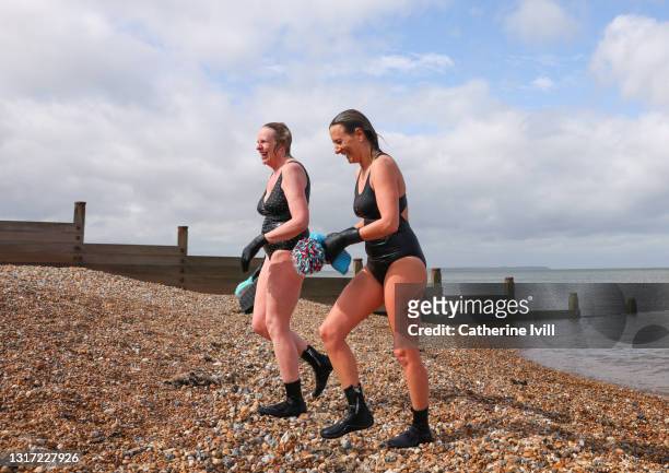 women come out of the water after open water swimming - showus fitness stock pictures, royalty-free photos & images