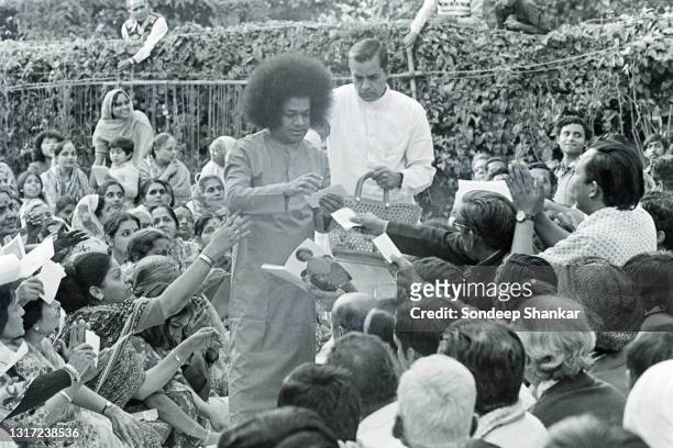 Satya Sai Baba , Hindu guru, meets believers in New Delhi, India, March 1975.
