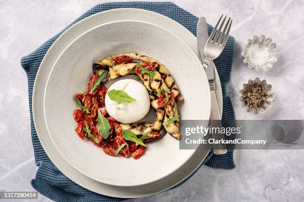 burrata with egg plant, tomatoes and arugula - eggplant imagens e fotografias de stock