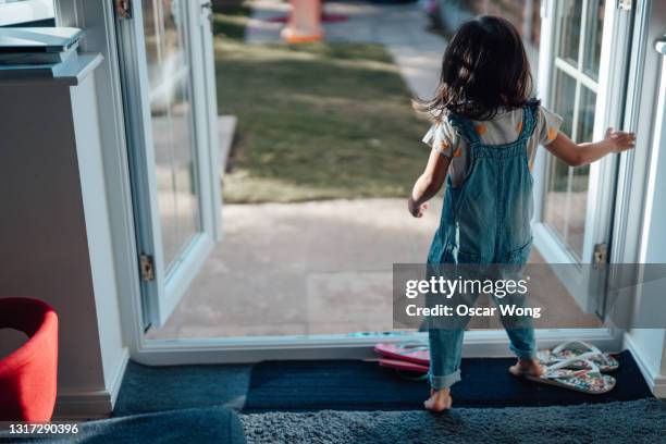 little girl going out to explore the garden - open day 4 fotografías e imágenes de stock