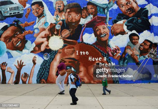 Mural illustrating the hope for black people, realized in a black district of Philadelphia, within the "Mural Art Program" which began in 1984. It's...