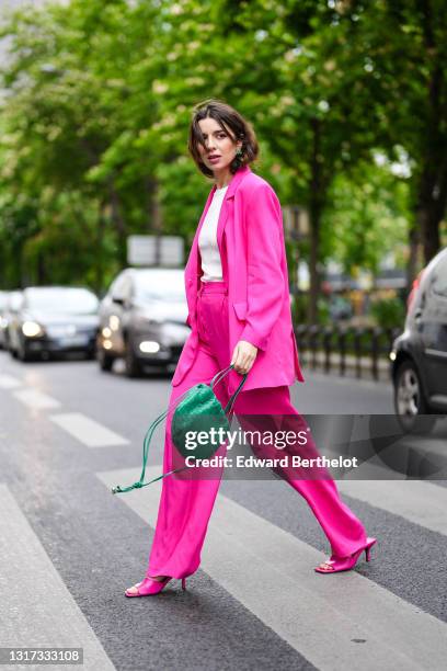 Ketevan Giorgadze @katie.one wears a green The bulb woven leather bag from Bottega Veneta, a white tank top from Zara, a neon color loose-fitting...