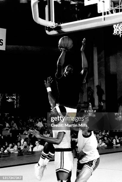 David Thompson Singer David Thompson Basketball Player Photos and Premium High Res Pictures ...