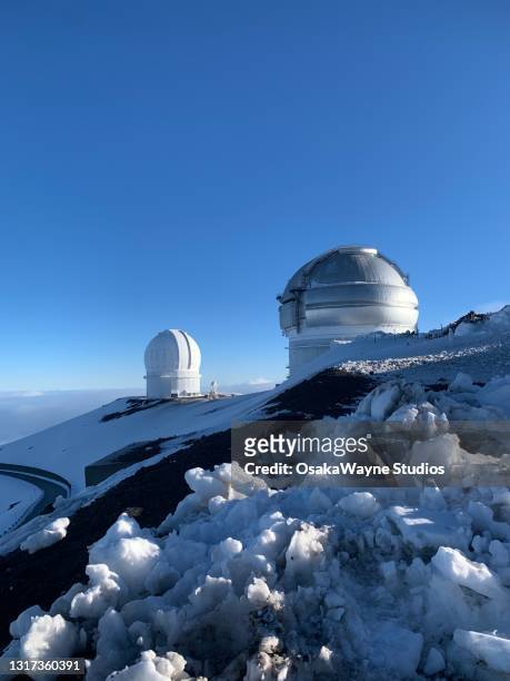 winter view on telescope at summit of mauna kea on big island of hawaii. - hawaii observatory stock pictures, royalty-free photos & images