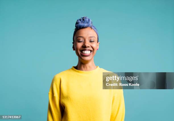 studioportrait of a woman - strength confidence woman studio stockfoto's en -beelden