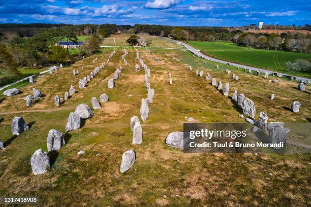 france, morbihan, carnac, megalithic alignment of kermario - carnac stock pictures, royalty-free photos & images