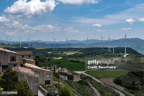 conca de barberá, tarragona. may 2021. wind turbines. - territory foto e immagini stock