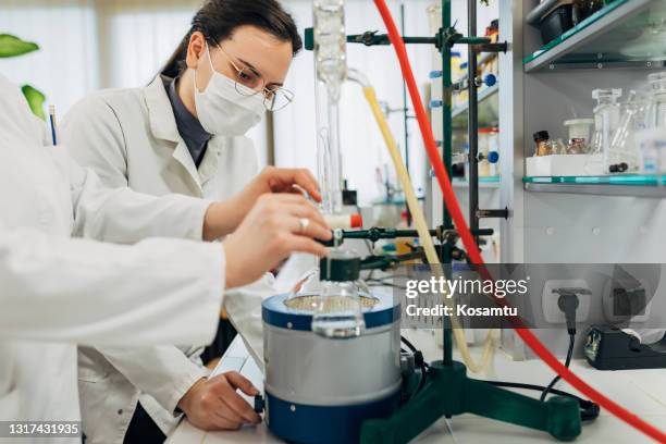Condensation Cap Lab Condensation (Chemistry) Photos and Premium High Res Pictures - Getty ...