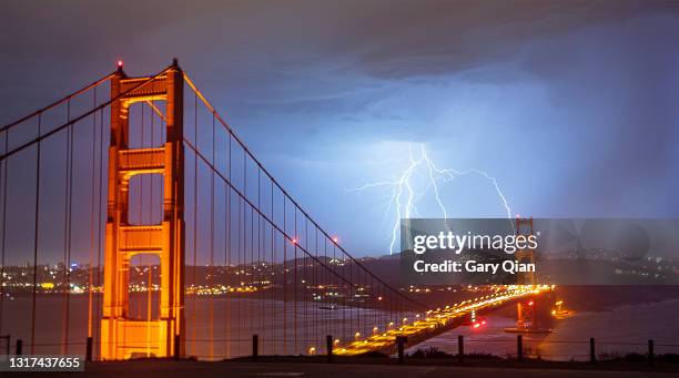 golden gate lightning from battery spencer - golden gate park foto e immagini stock