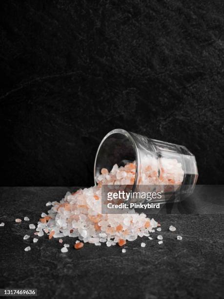 salz, rosa himalayan salz - himalayan salt stock-fotos und bilder